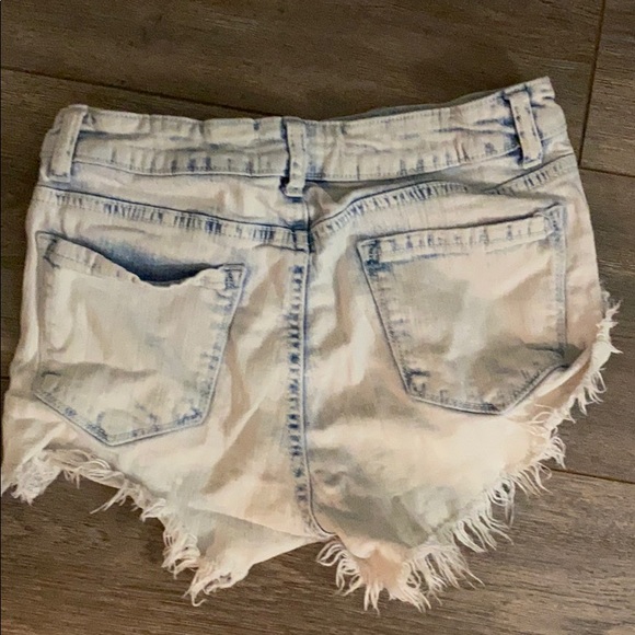 Altard State Ripped Lightwashed Jean Shorts - Picture 2 of 3